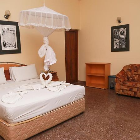 Hotel Milano Tourist Rest Anuradhapura Esterno foto