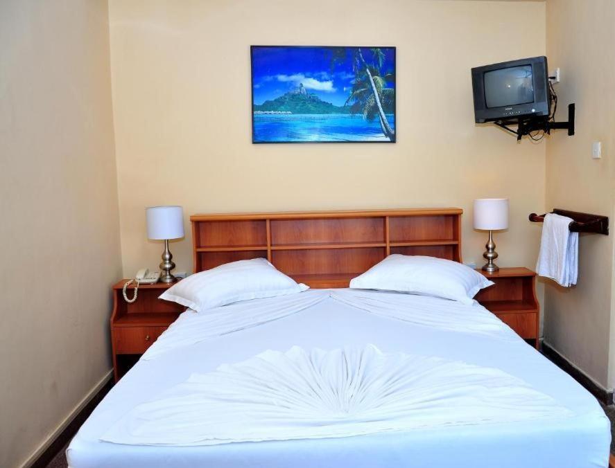 Hotel Milano Tourist Rest Anuradhapura Esterno foto
