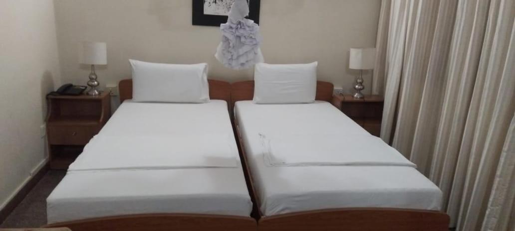 Hotel Milano Tourist Rest Anuradhapura Esterno foto