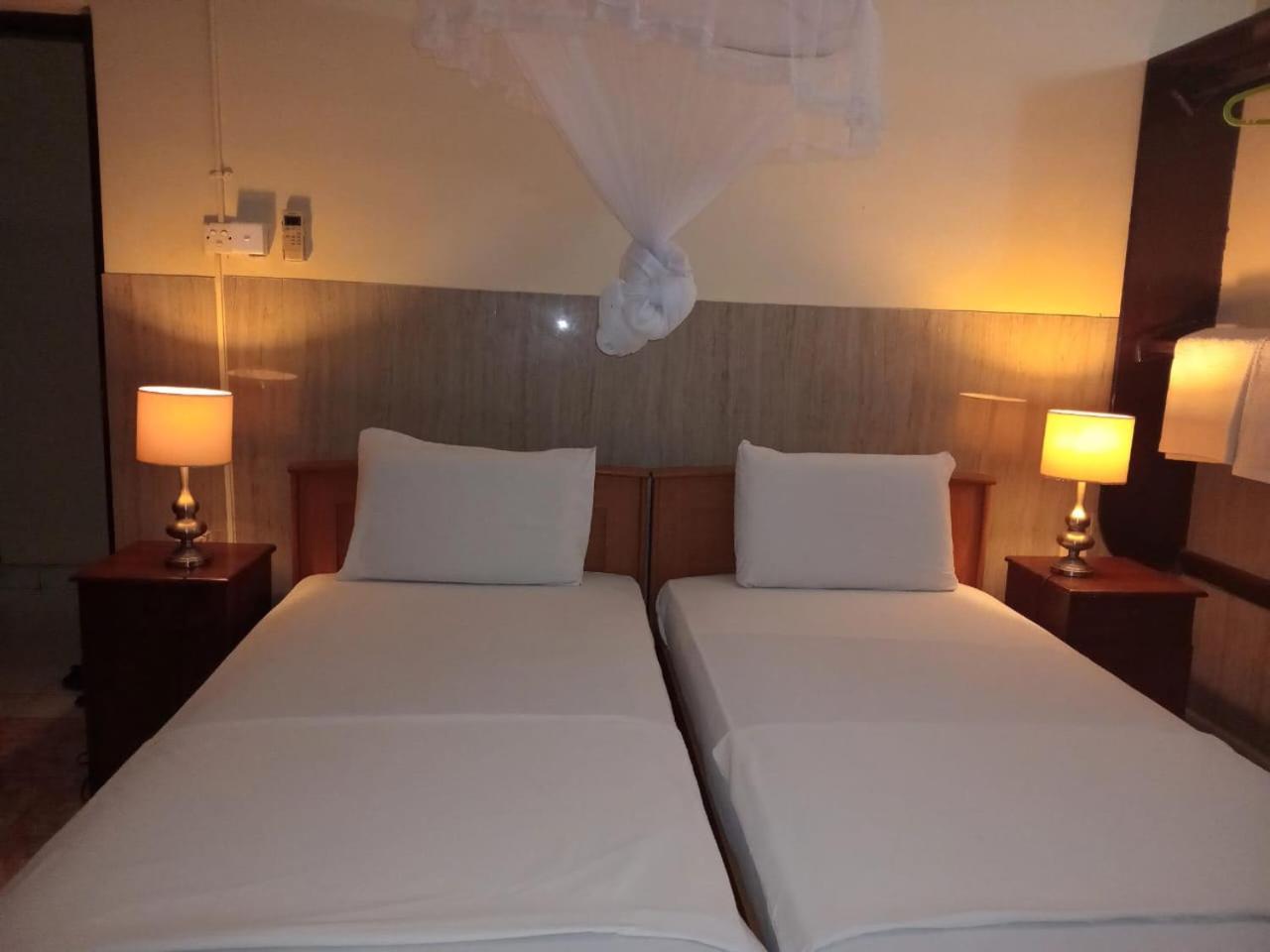 Hotel Milano Tourist Rest Anuradhapura Esterno foto