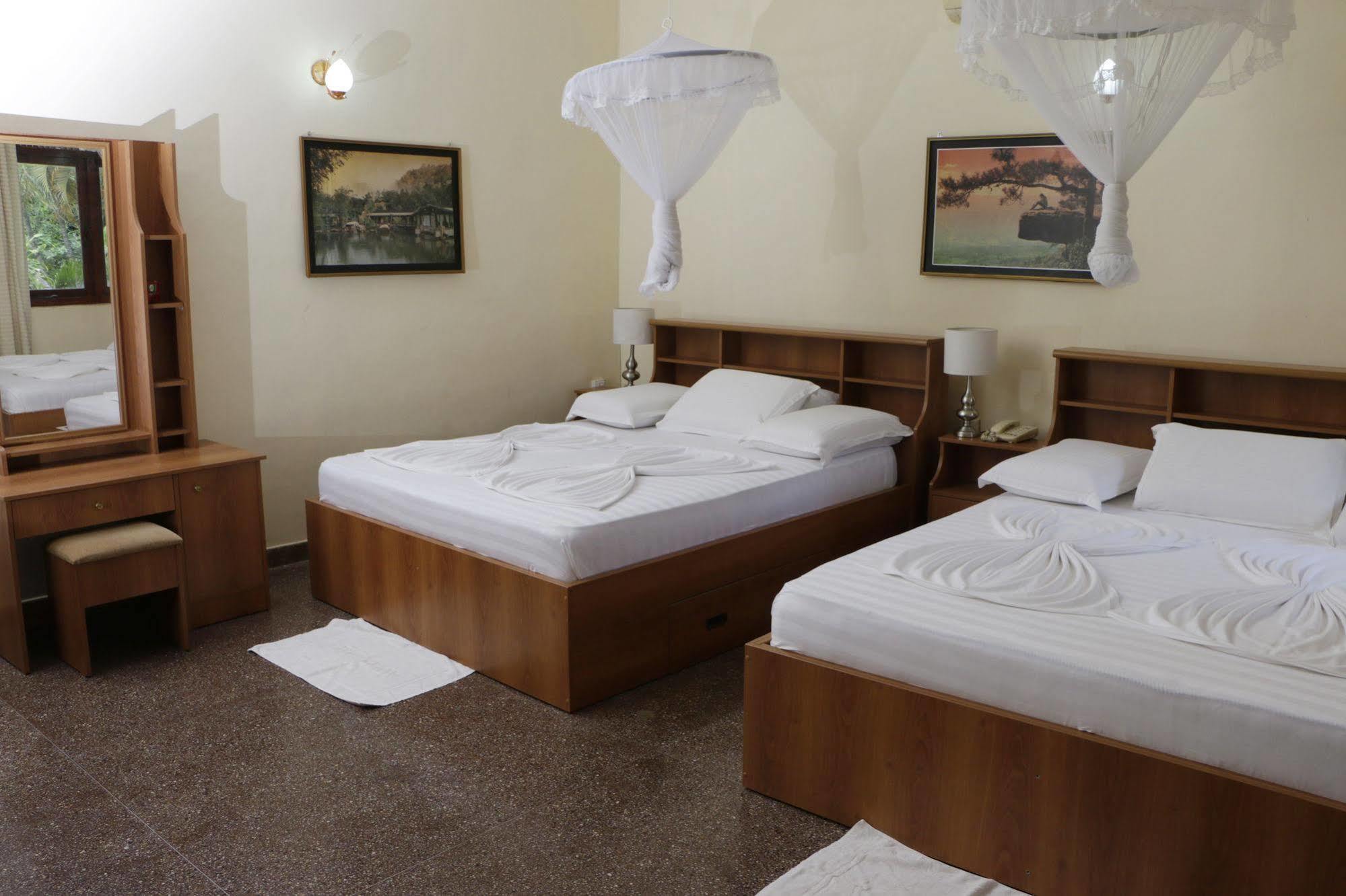Hotel Milano Tourist Rest Anuradhapura Esterno foto