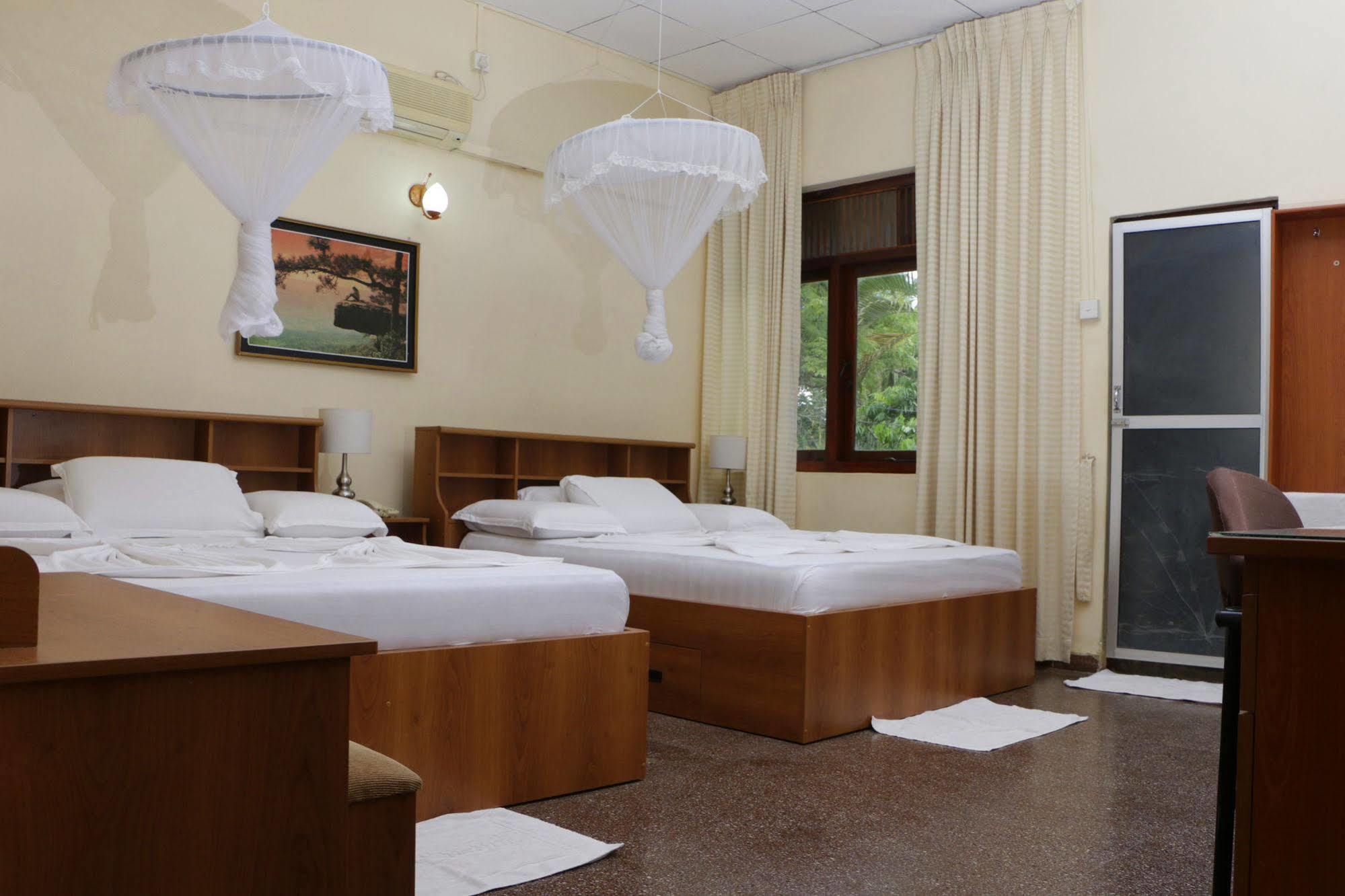 Hotel Milano Tourist Rest Anuradhapura Esterno foto