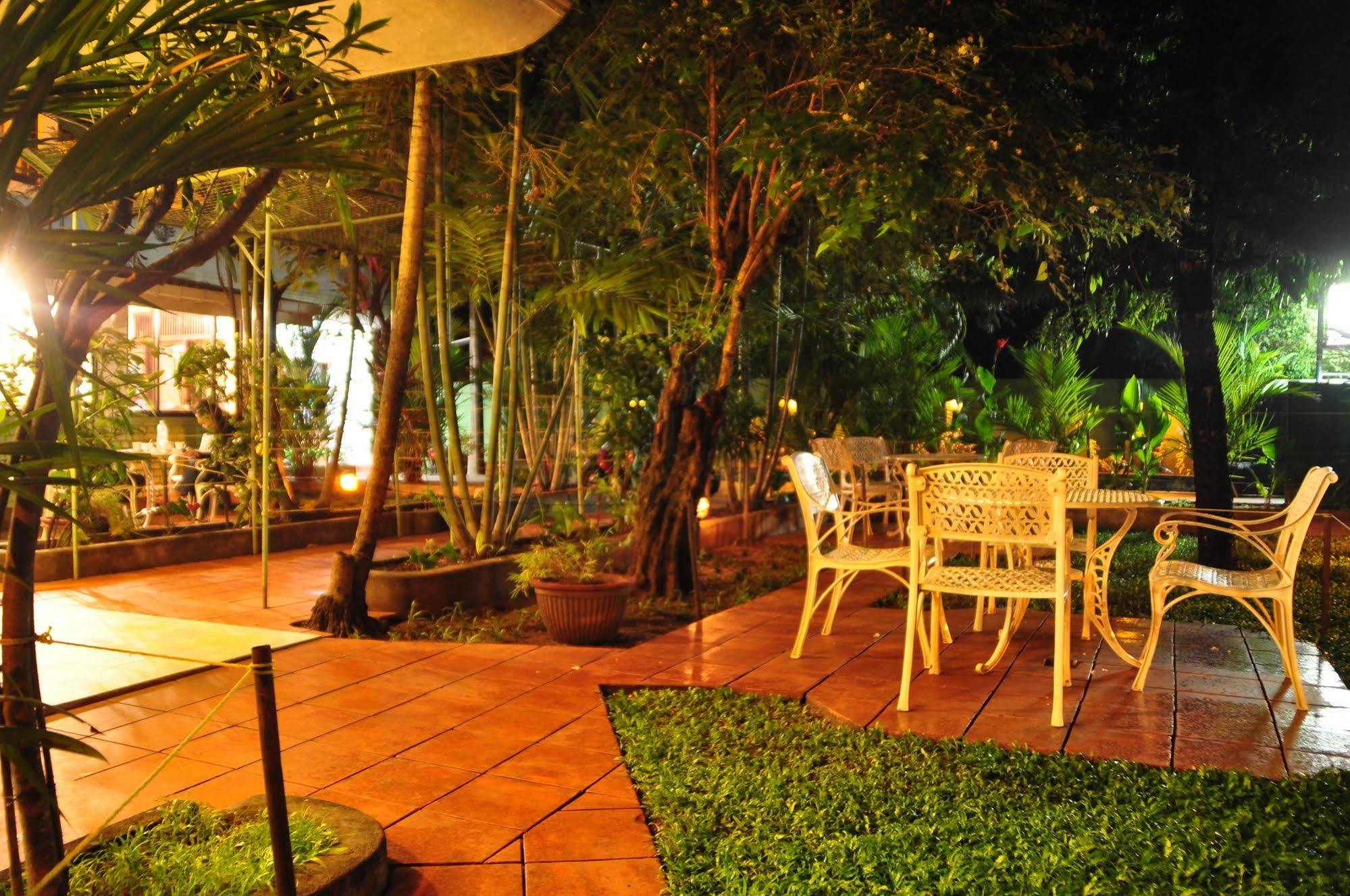 Hotel Milano Tourist Rest Anuradhapura Esterno foto