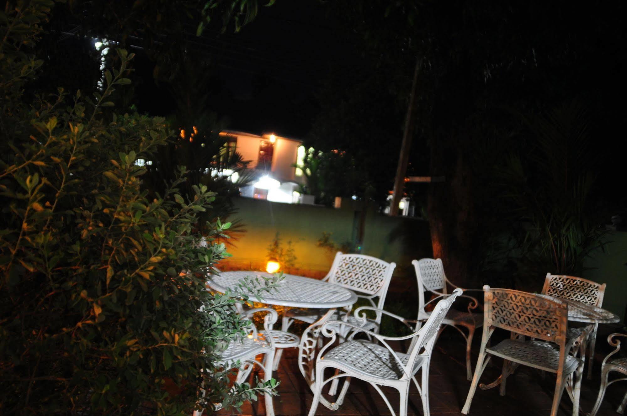 Hotel Milano Tourist Rest Anuradhapura Esterno foto