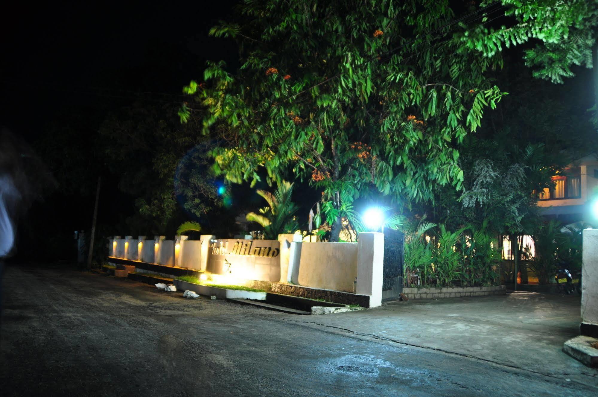 Hotel Milano Tourist Rest Anuradhapura Esterno foto
