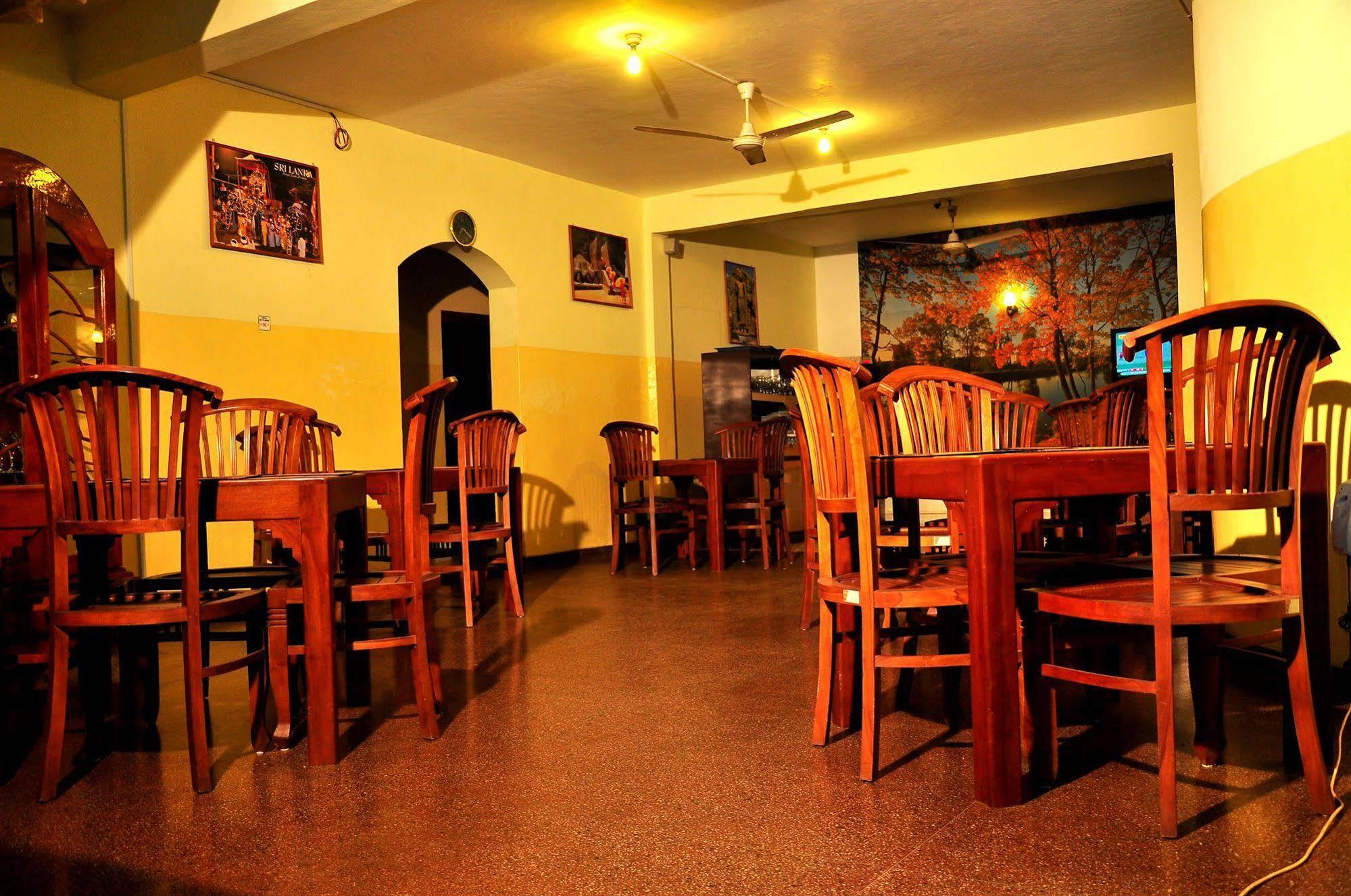 Hotel Milano Tourist Rest Anuradhapura Esterno foto