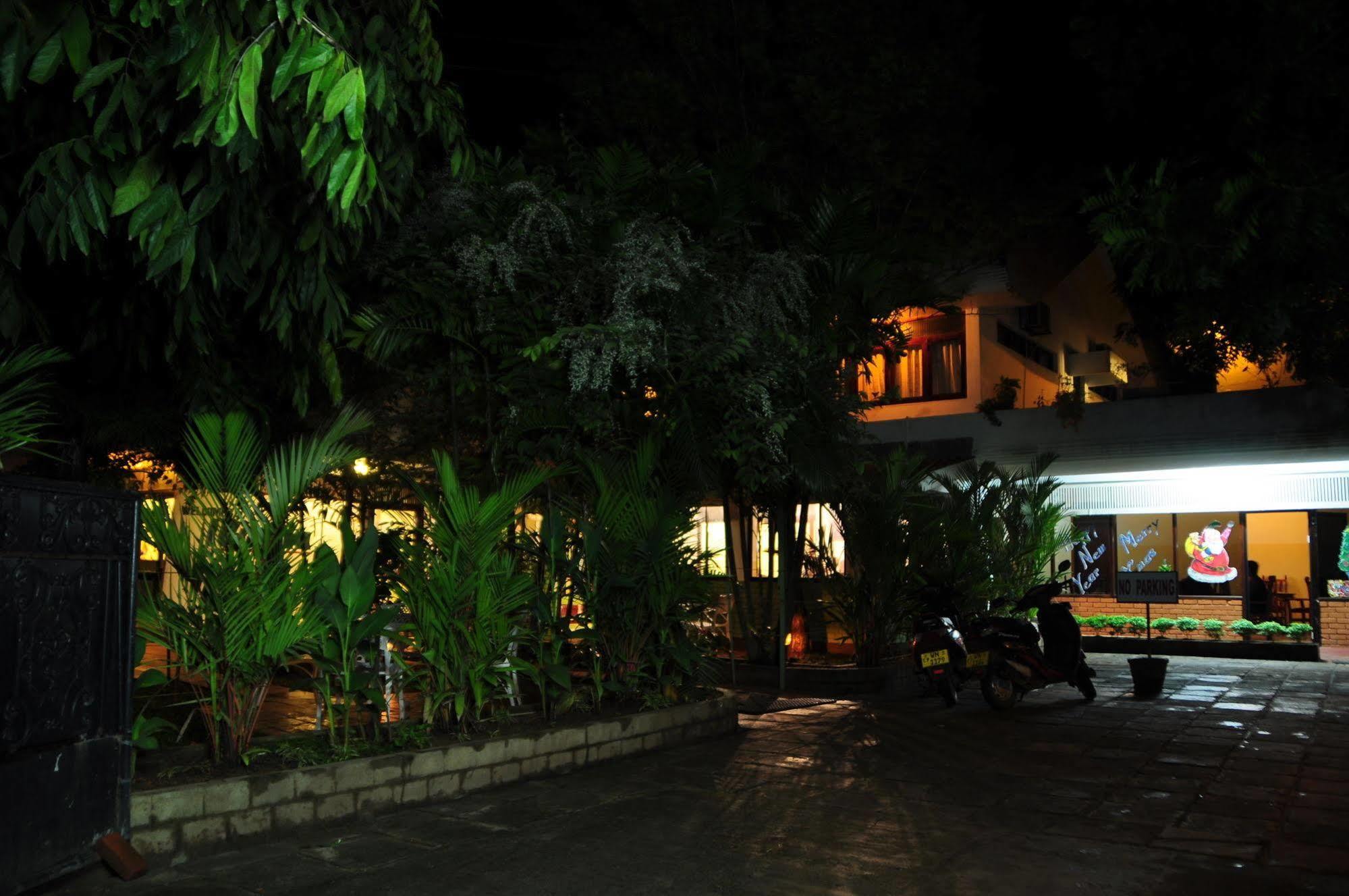 Hotel Milano Tourist Rest Anuradhapura Esterno foto