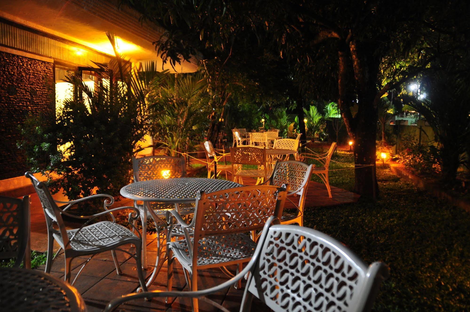 Hotel Milano Tourist Rest Anuradhapura Esterno foto