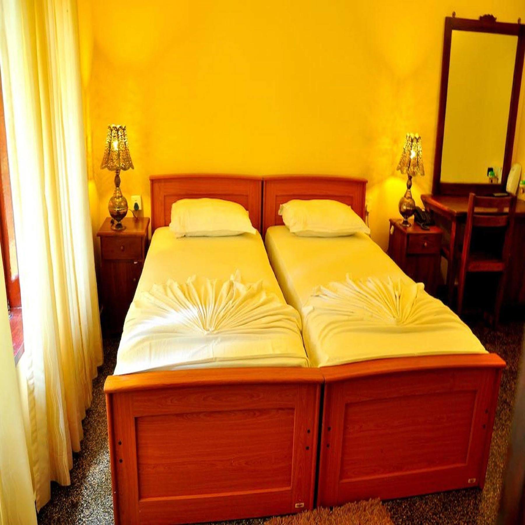Hotel Milano Tourist Rest Anuradhapura Esterno foto