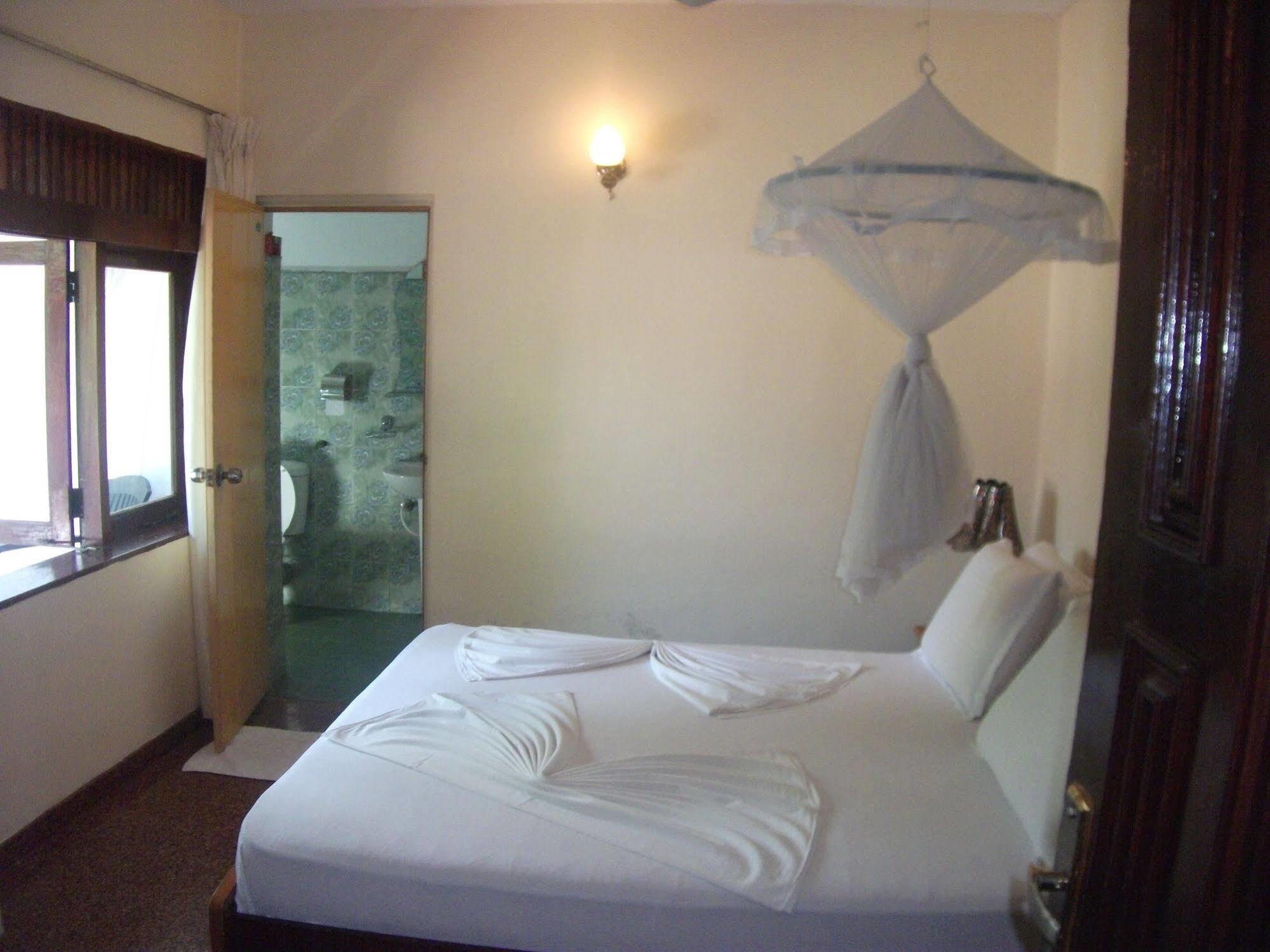 Hotel Milano Tourist Rest Anuradhapura Esterno foto