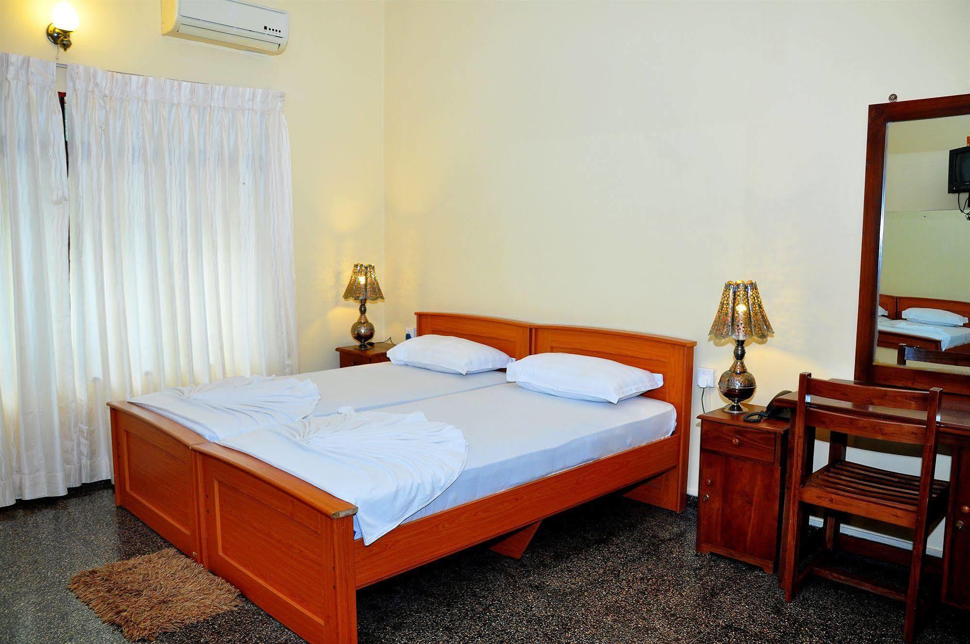 Hotel Milano Tourist Rest Anuradhapura Esterno foto